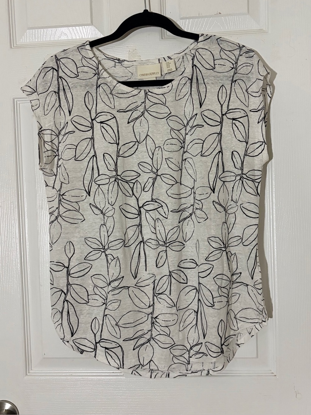 Cynthia Rowley, 100% Linen Cream Cap-Sleeve Top with Black Leaf Outline Sz M
